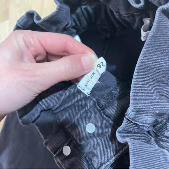 Pacsun Womens Black High Waisted Mom Jeans Paper bag Waist Size 26 - Picture 7 of 7